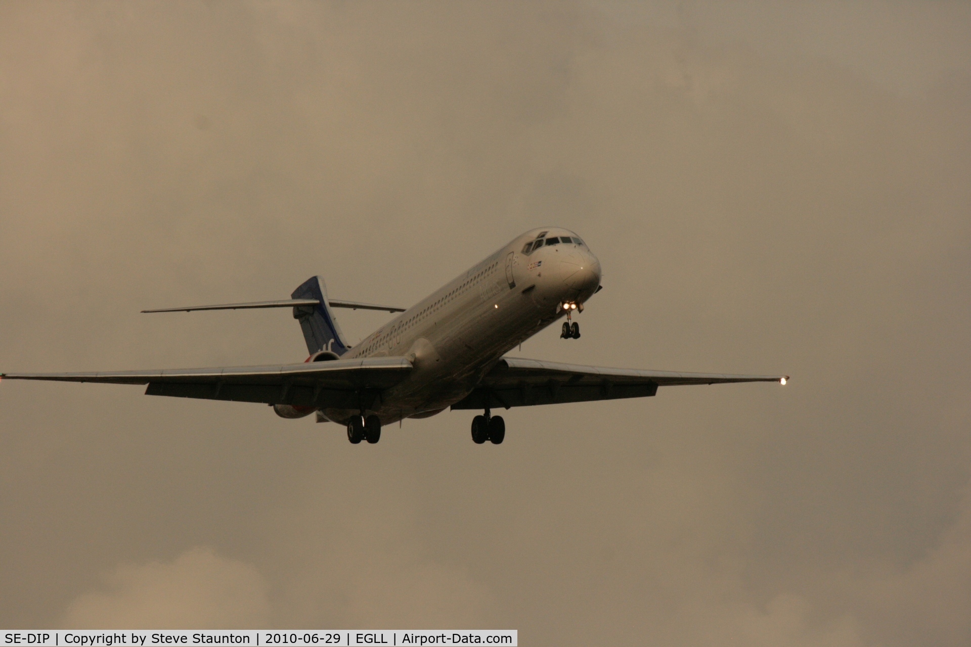 SE-DIP, 1991 McDonnell Douglas MD-87 (DC-9-87) C/N 53010, Taken at Heathrow Airport, June 2010