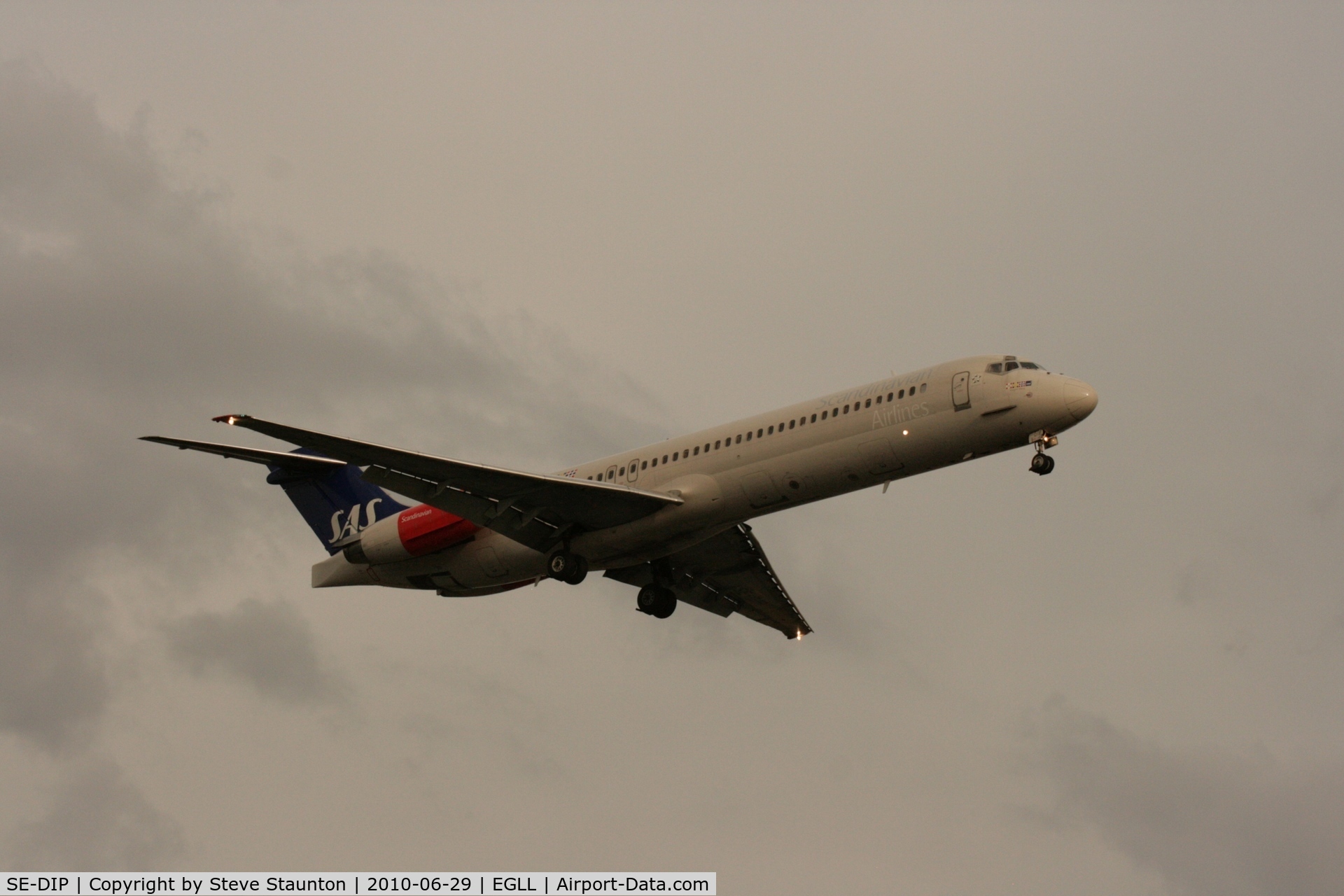 SE-DIP, 1991 McDonnell Douglas MD-87 (DC-9-87) C/N 53010, Taken at Heathrow Airport, June 2010