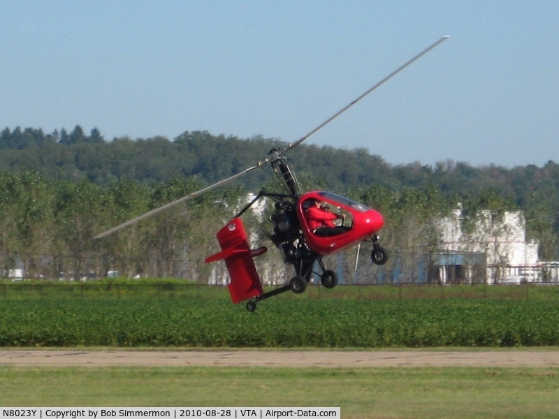 N8023Y, 2004 American Autogyros Sparrowhawk C/N SH2003003K, Taking Young Eagle rides at the Newark, Ohio breakfast fly-in.