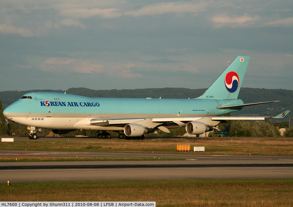 HL7600, 2004 Boeing 747-4B5F/SCD C/N 33945, Taxiing holding point rwy 16 for departure...