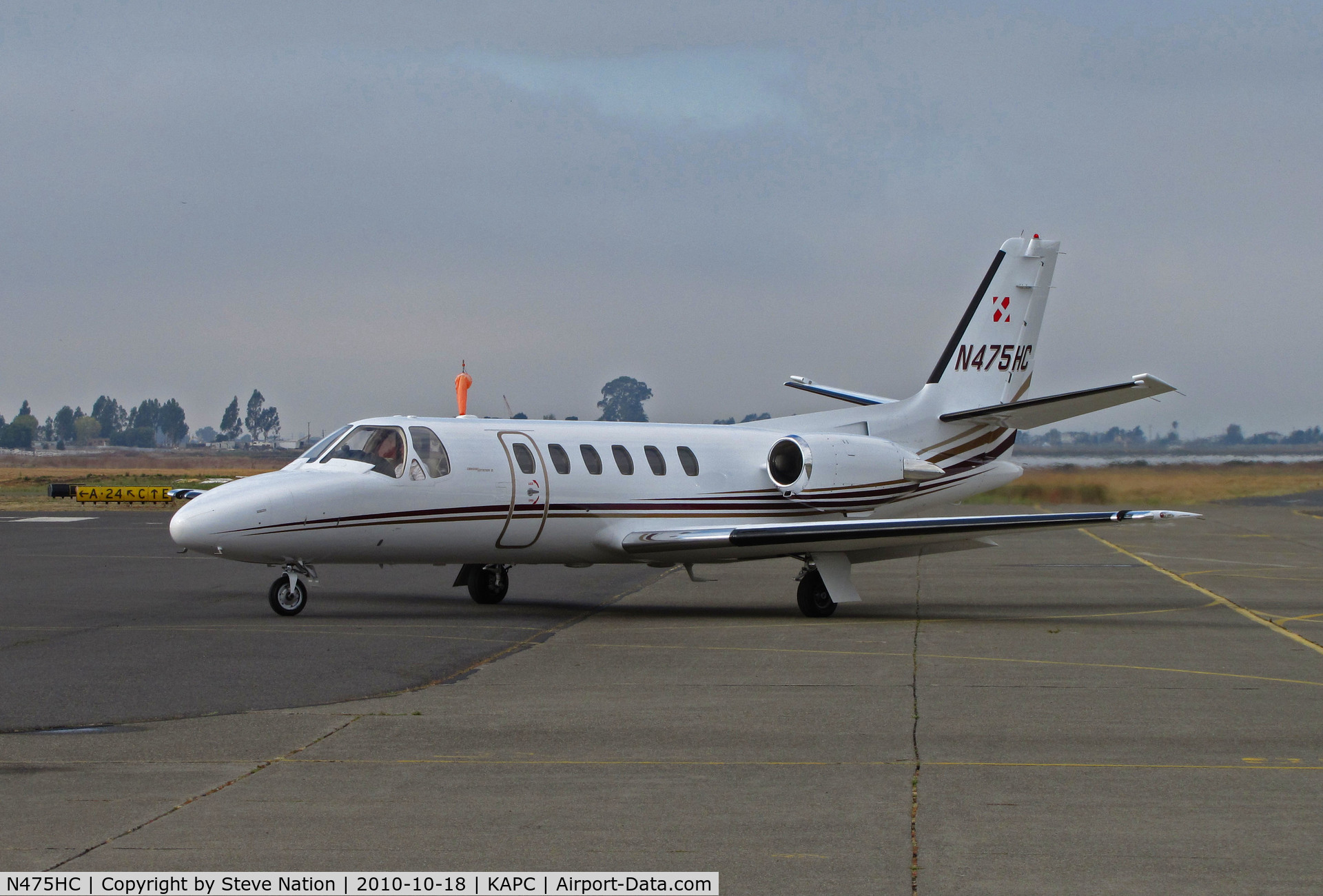 N475HC, 1983 Cessna 550 Citation II C/N 550-0475, Potomac Street Partners (Centennial, CO) 1983 Cessna 550 turning onto Napa bizjet ramp on arrival from KAPA (Centennial Airport, Denver, CO)