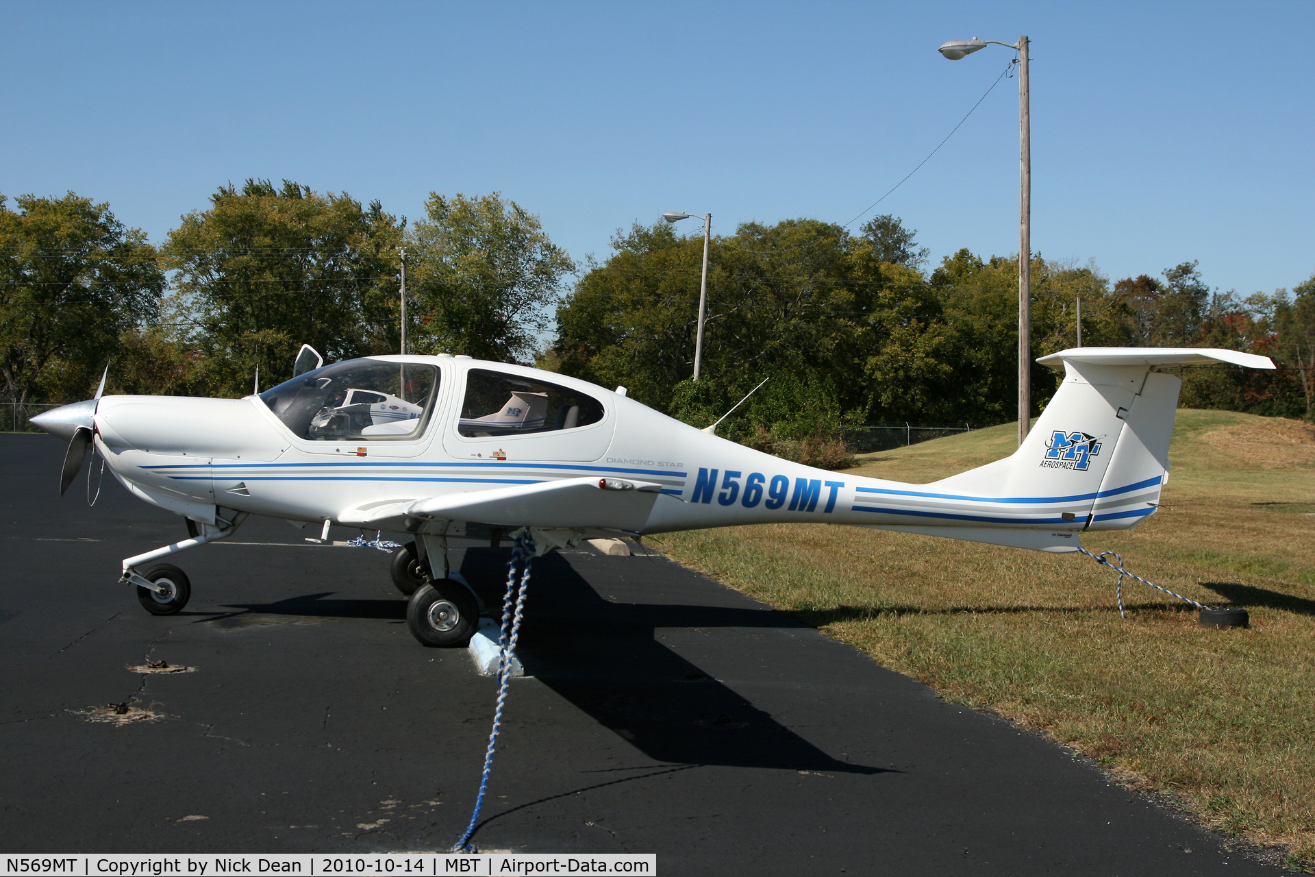 N569MT, 2003 Diamond DA-40 Diamond Star C/N 40.314, KMBT