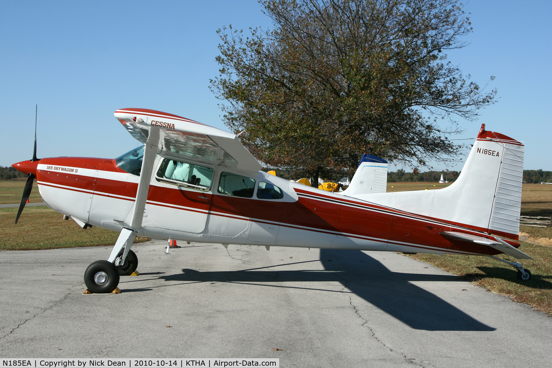 N185EA, 1981 Cessna A185F Skywagon 185 C/N 18504294, KTHA 