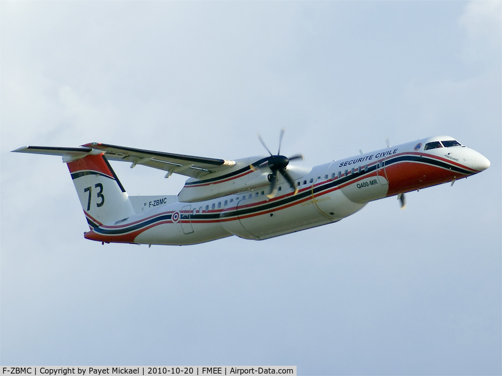 F-ZBMC, 2001 De Havilland Canada DHC-8-402Q-MR Dash 8 C/N 4040, Taking off rwy 12