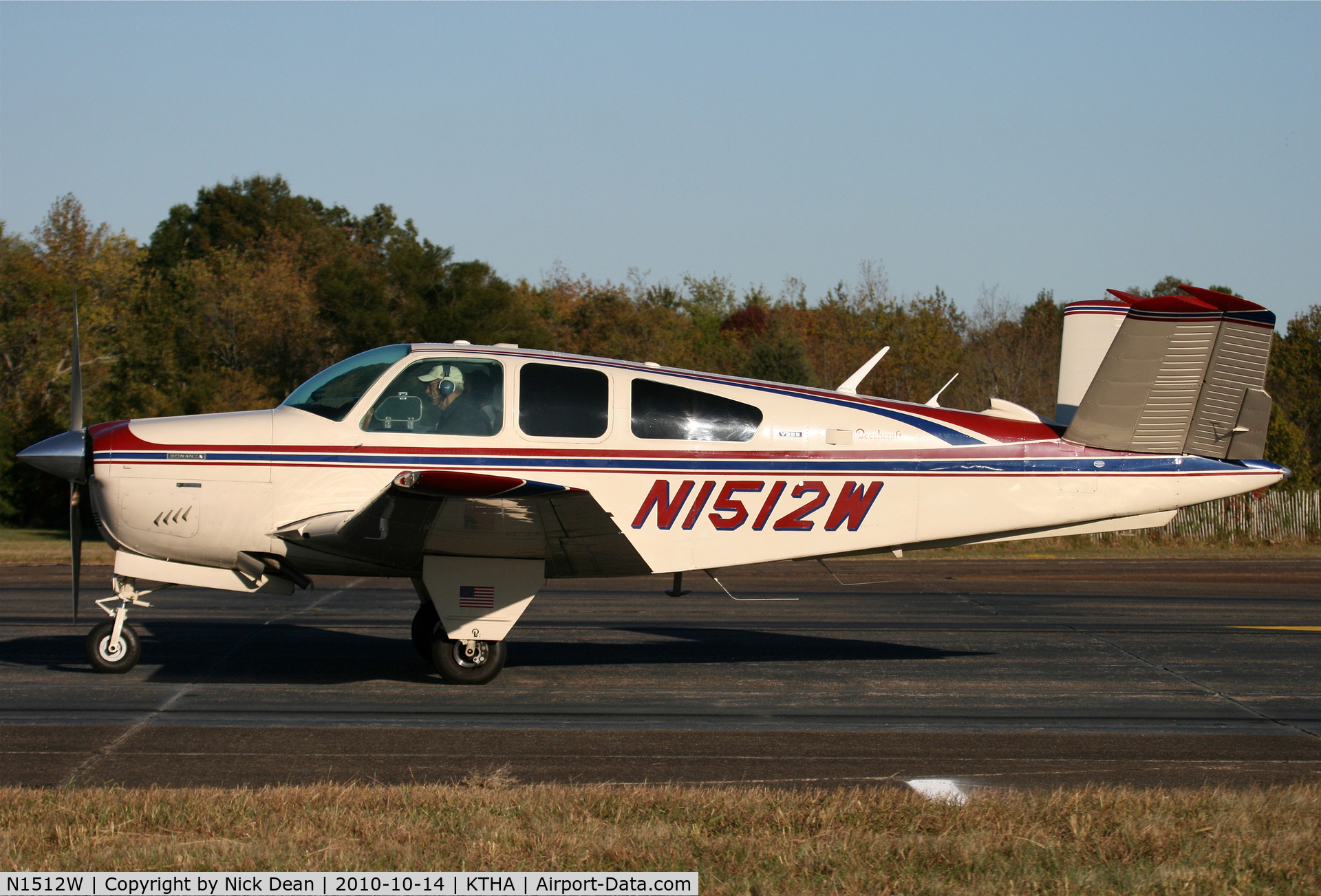 N1512W, 1972 Beech V35B Bonanza C/N D-9332, KTHA Beech party 2010