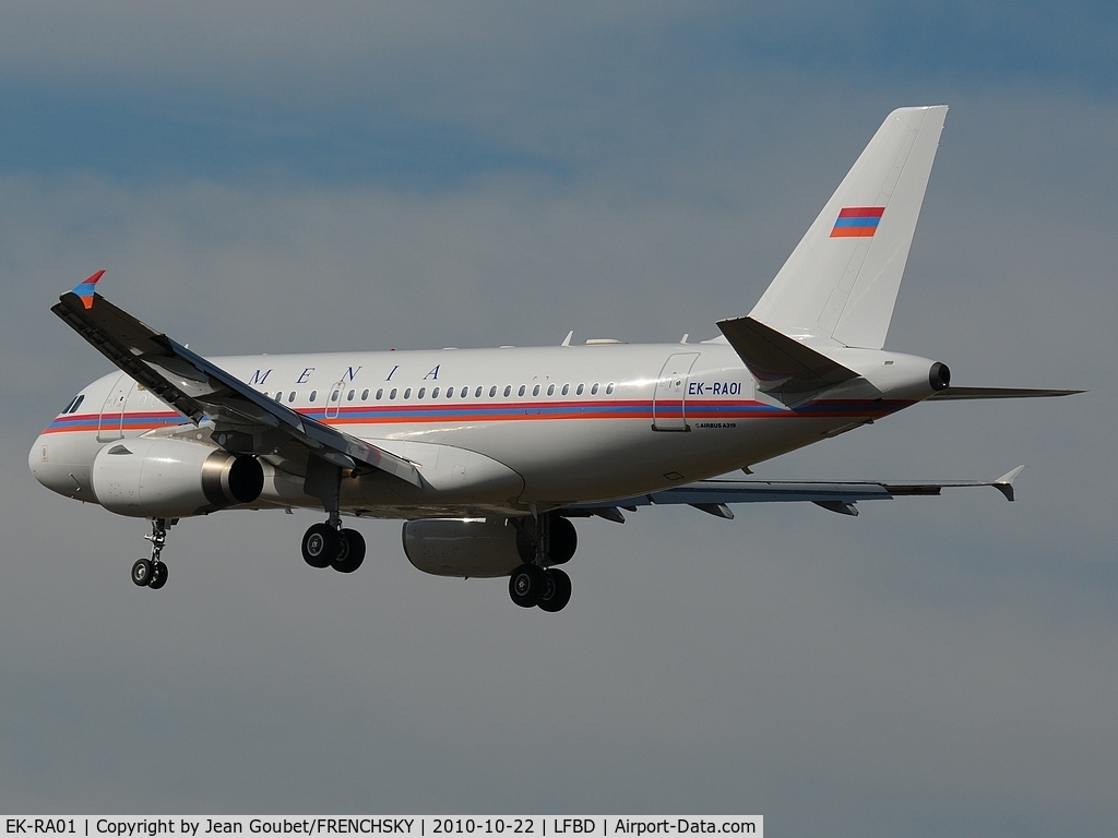 EK-RA01, 1998 Airbus A319-132 C/N 0913, landing 23