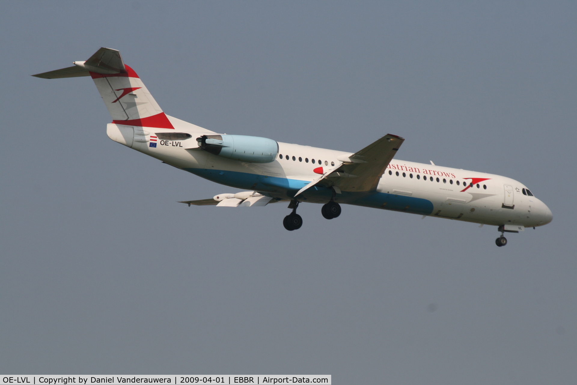OE-LVL, 1992 Fokker 100 (F-28-0100) C/N 11404, Flight OS367 is descending to RWY 02