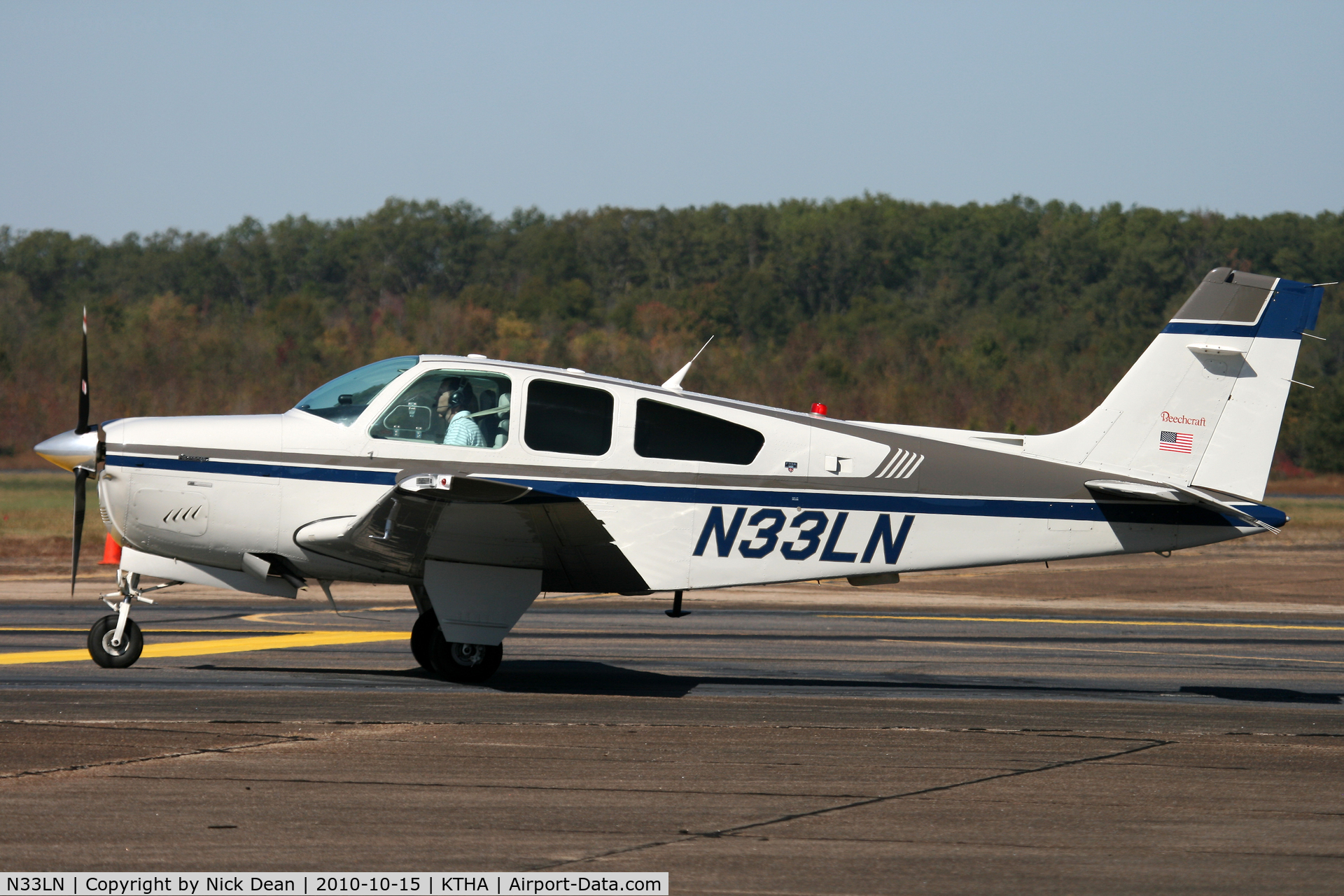 N33LN, 1989 Beech F33A Bonanza C/N CE-1325, KTHA Beech party 2010