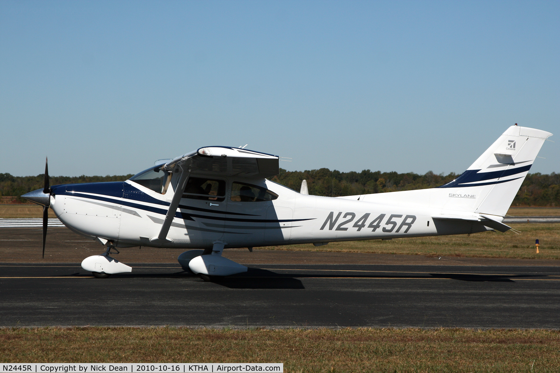 N2445R, 2005 Cessna 182T Skylane C/N 18281720, KTHA Beech party 2010