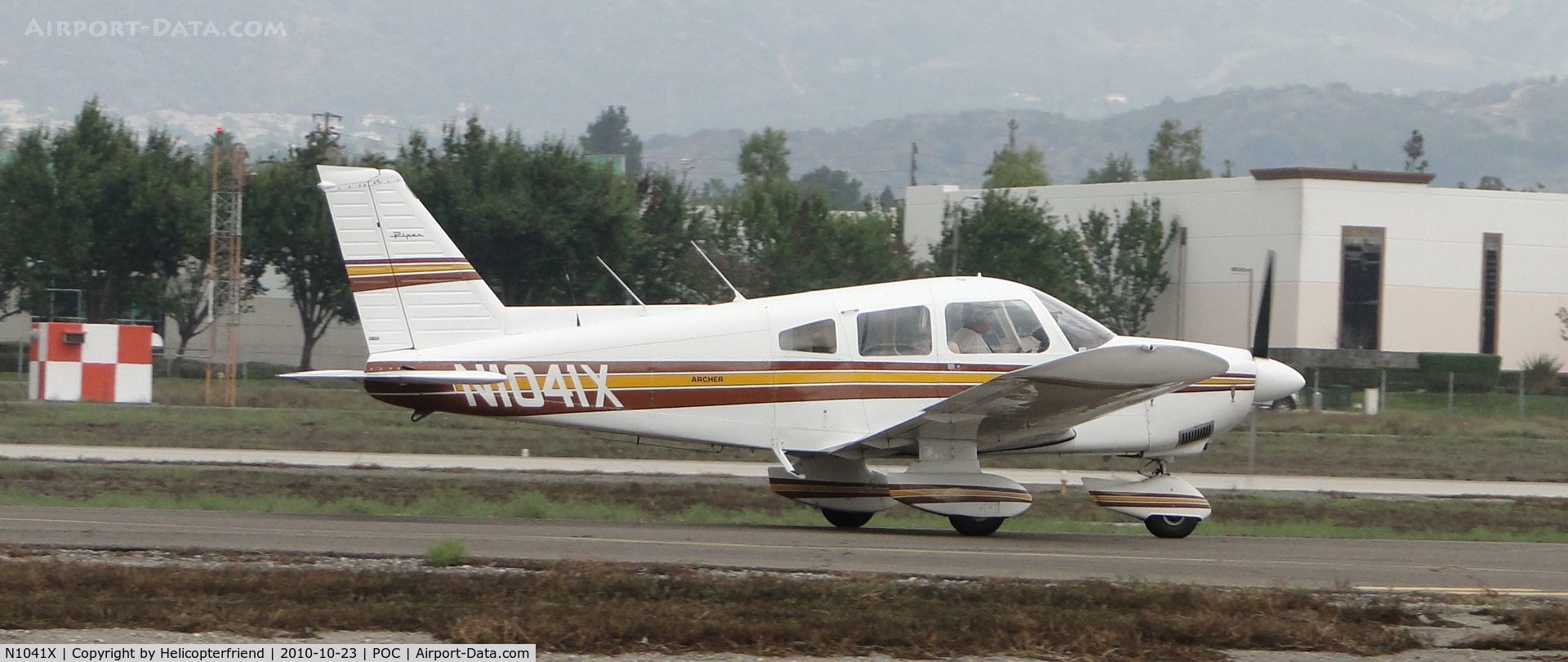 N1041X, 1975 Piper PA-28-180 C/N 28-7505199, Fast taxxing to runway 26L on taxiway Sierra