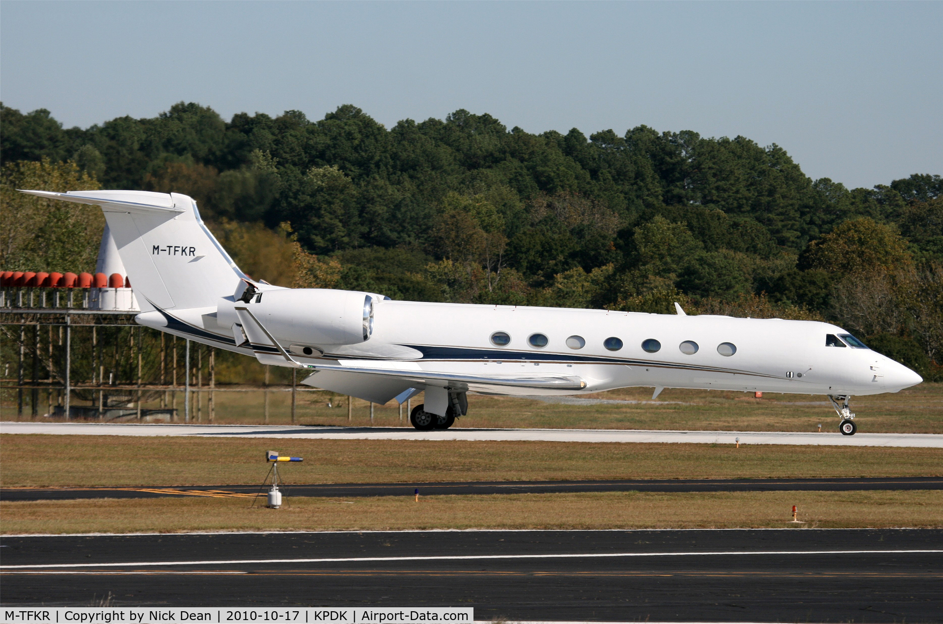 M-TFKR, 2008 Gulfstream Aerospace GV-SP (G550) C/N 5220, KPDK NBAA 2010