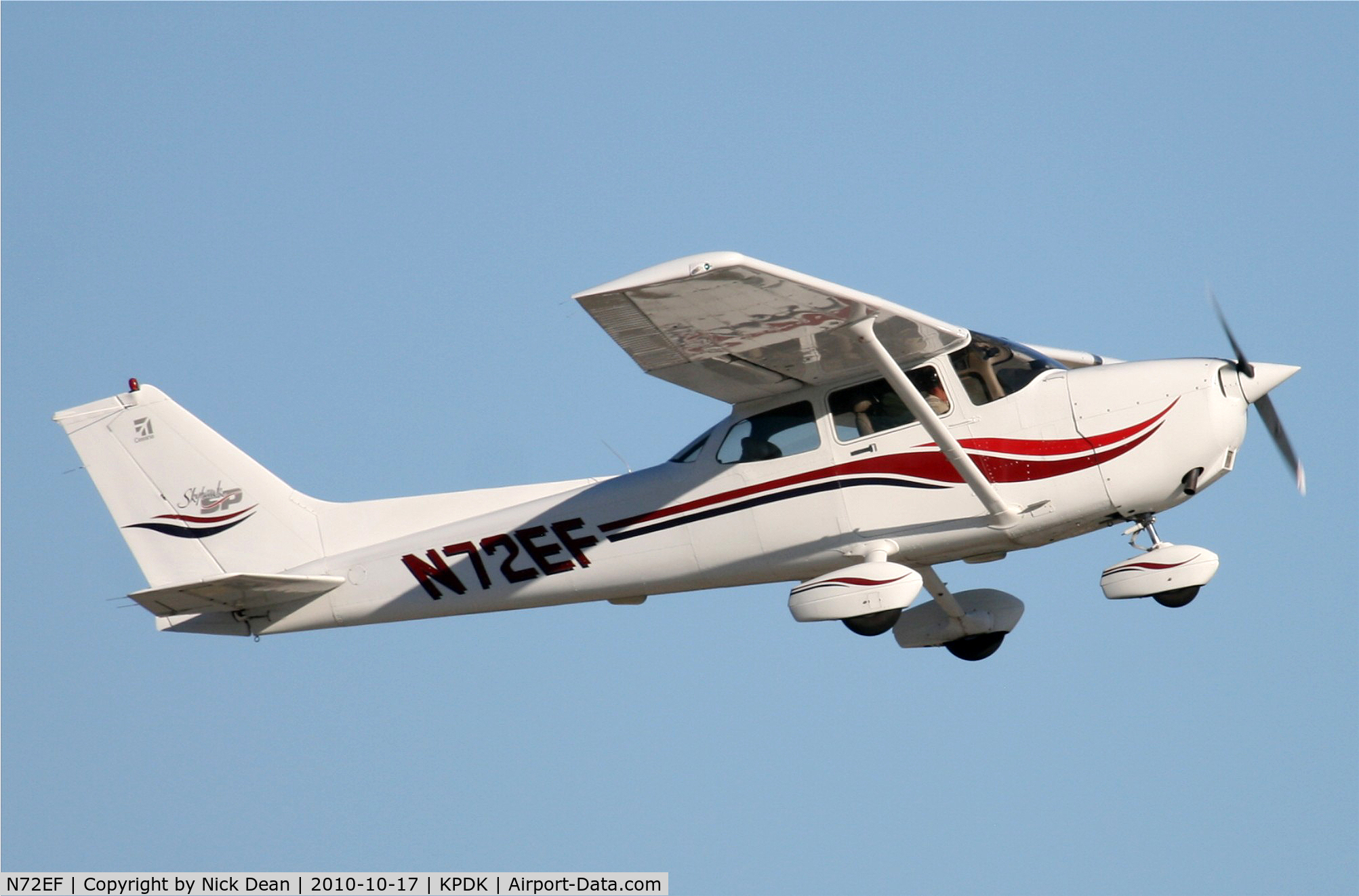 N72EF, 2000 Cessna 172S C/N 172S8636, KPDK NBAA 2010