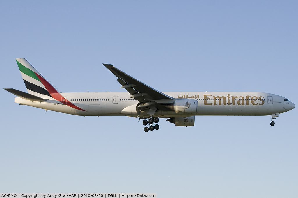 A6-EMO, 2000 Boeing 777-31H C/N 28680, Emirates 777-300