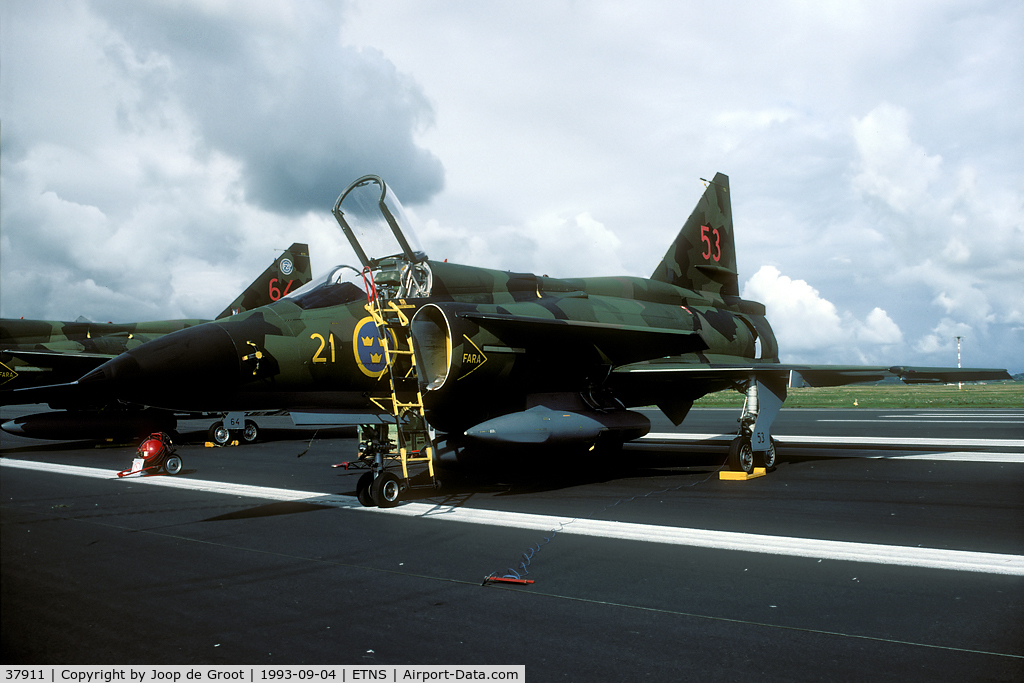 37911, Saab AJSH 37 Viggen C/N 37911, The SH37 and SF37 were the two recce versions of the Viggen. The SH37 was widely used for naval recce in the Baltic Sea.
