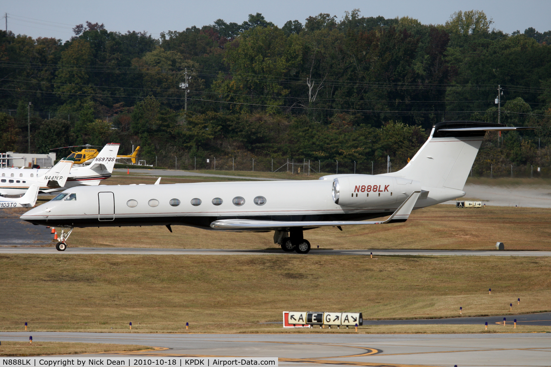 N888LK, 2003 Gulfstream Aerospace GV-SP (G550) C/N 5012, KPDK NBAA 2010
