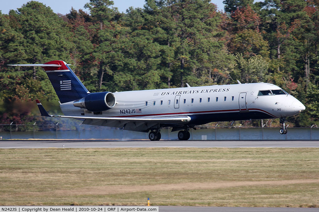 N242JS, 2004 Bombardier CRJ-200ER (CL-600-2B19) C/N 7911, US Airways Express (PSA Airlines) N242JS (FLT JIA328) from Charlotte/Douglas Int'l (KCLT) landing RWY 23.
