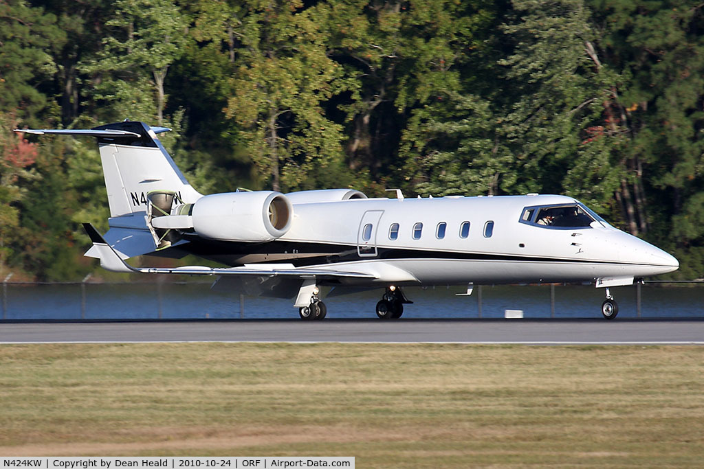 N424KW, 1999 Learjet Inc 60 C/N 153, Chantilly Air 1999 Bombardier Learjet 60 N424KW rolling out on RWY 23 with reversers deployed after arrival from Manassas Regional Airport (KHEF).