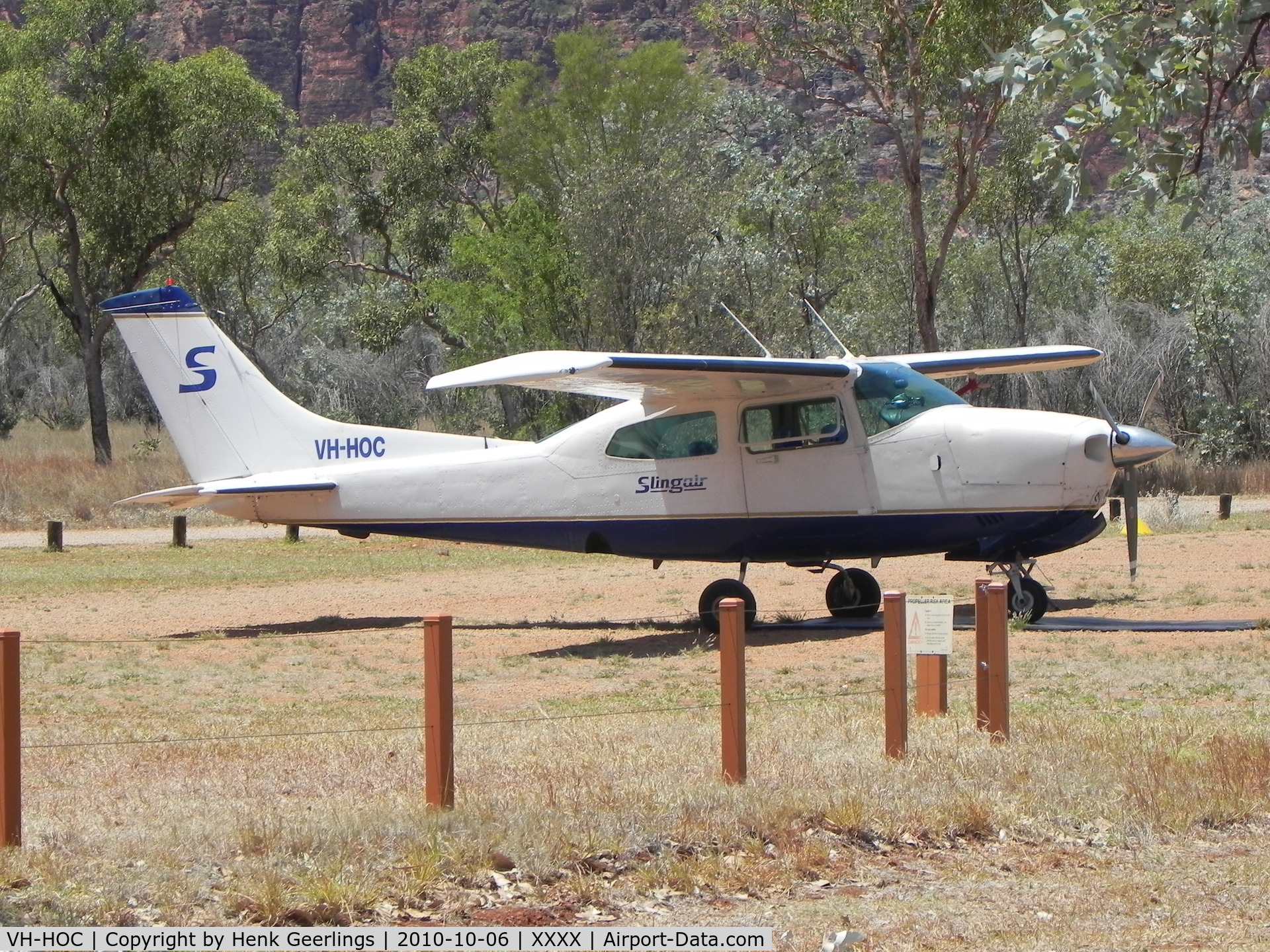 VH-HOC, Cessna 210N Centurion C/N 21064689, Slingair , Bellburn Airstrip, Kimberley's , WA