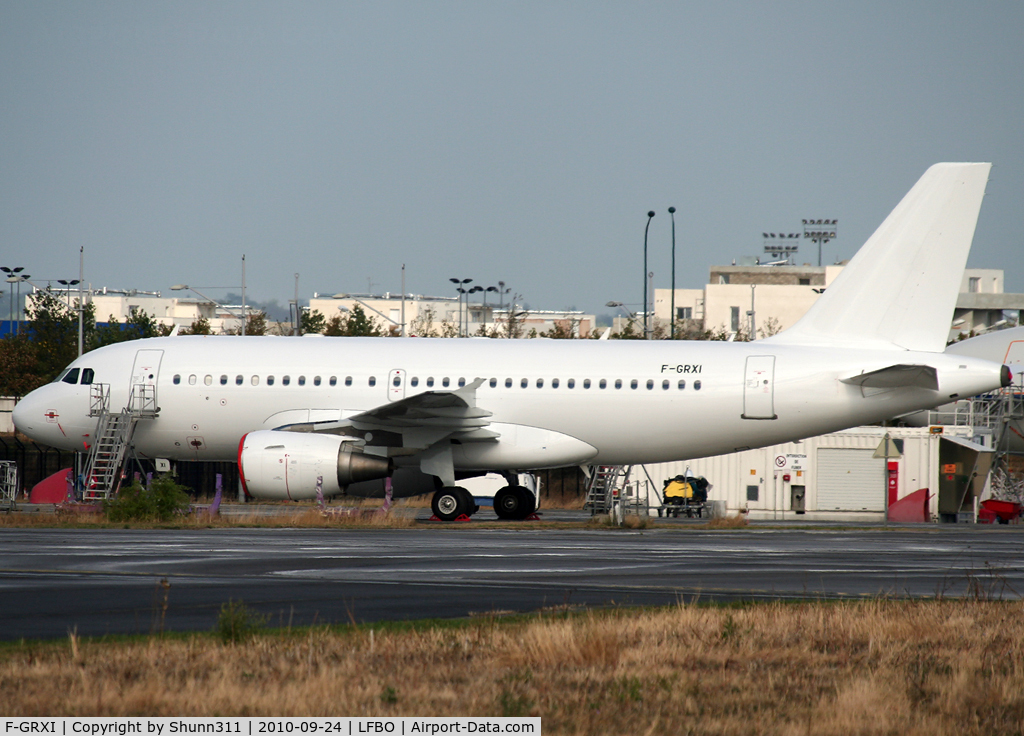 F-GRXI, 2004 Airbus A319-115LR C/N 2279, Parked at the Air France facility in all white c/s...