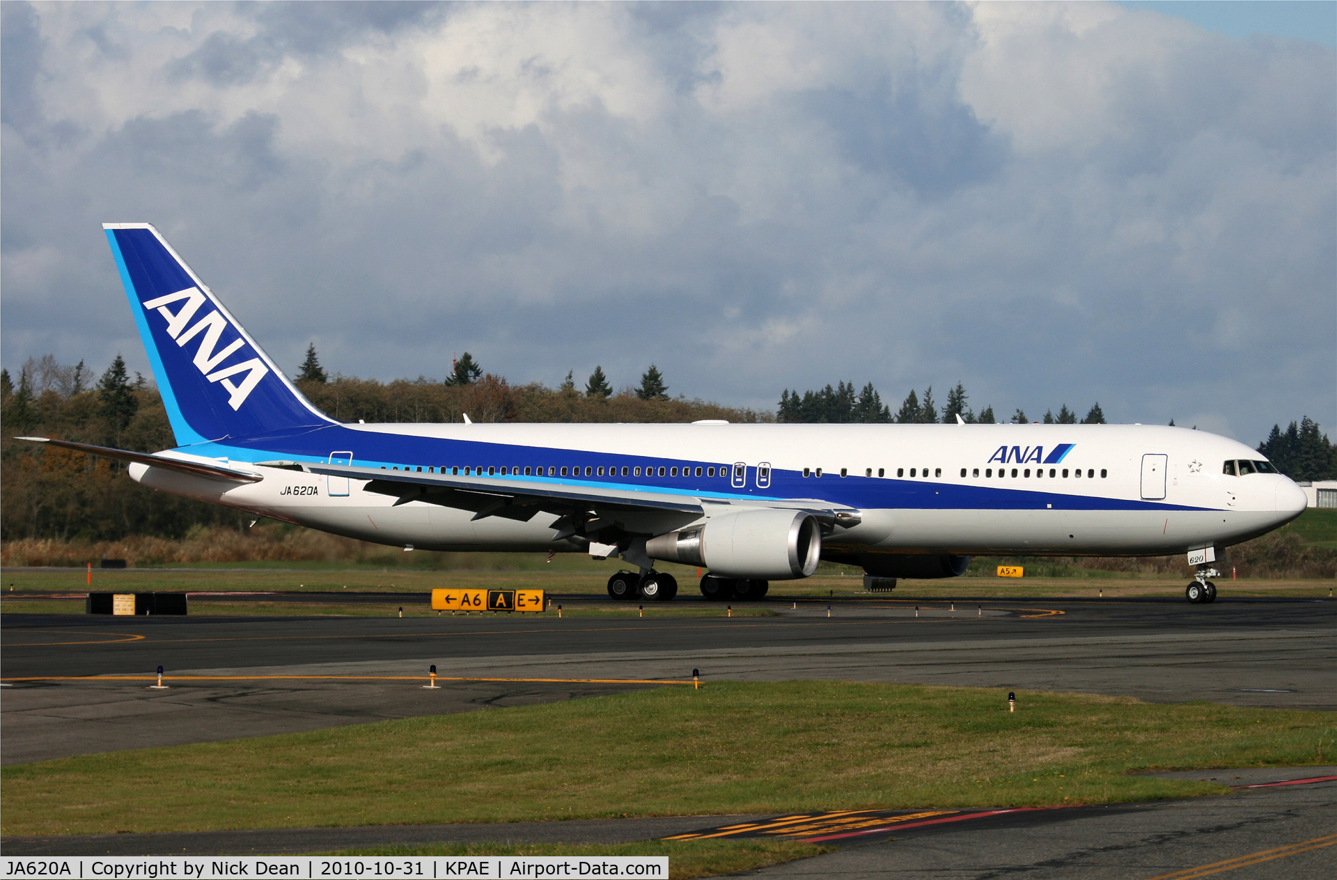 JA620A, 2010 Boeing 767-381/ER C/N 40565, KPAE Boeing 926