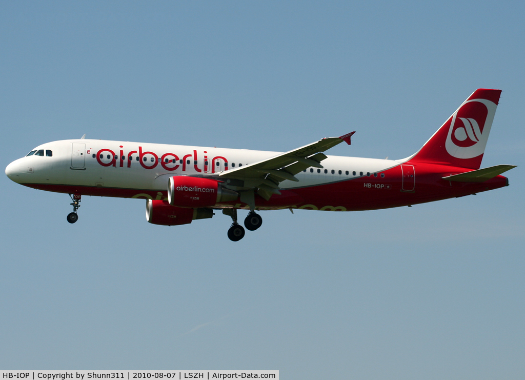 HB-IOP, 2010 Airbus A320-214 C/N 4187, Landing rwy 14