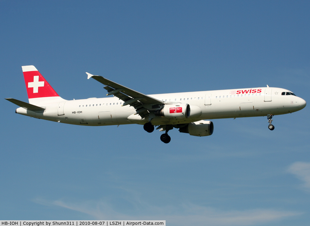 HB-IOH, 1997 Airbus A321-111 C/N 664, Landing rwy 14