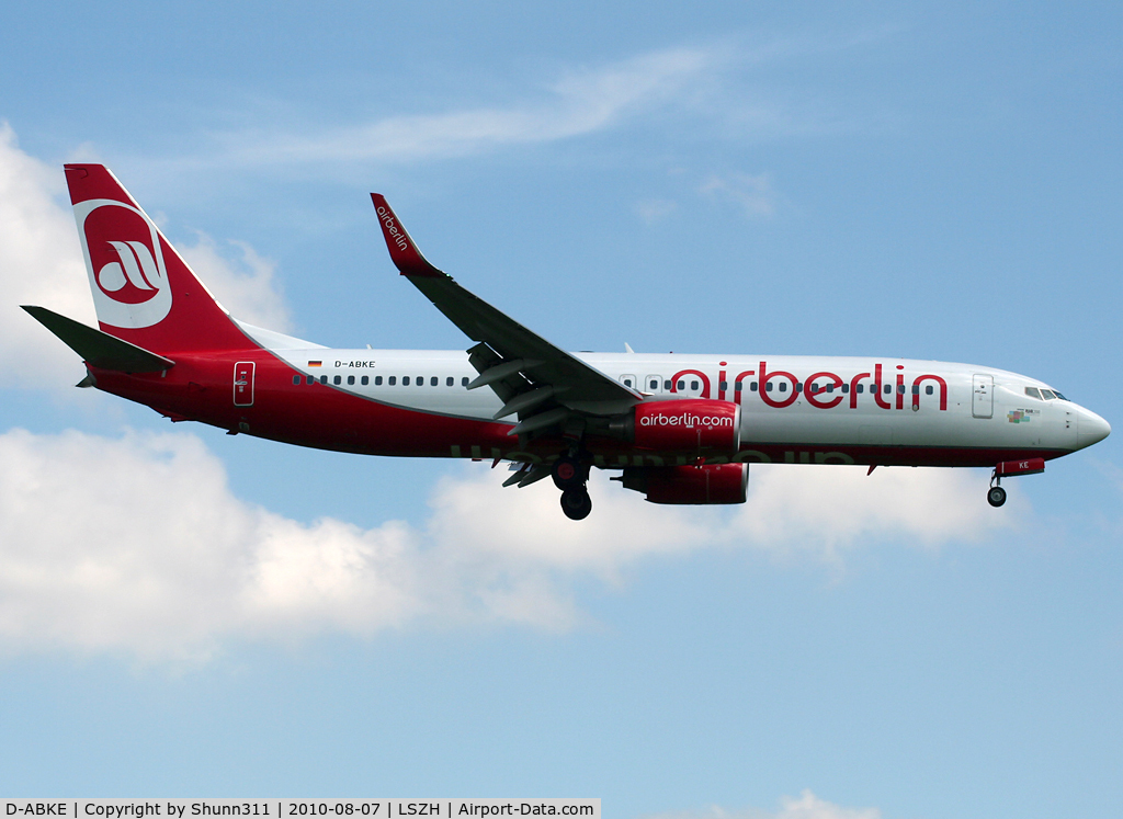 D-ABKE, 2009 Boeing 737-86J C/N 37743, Landing rwy 14