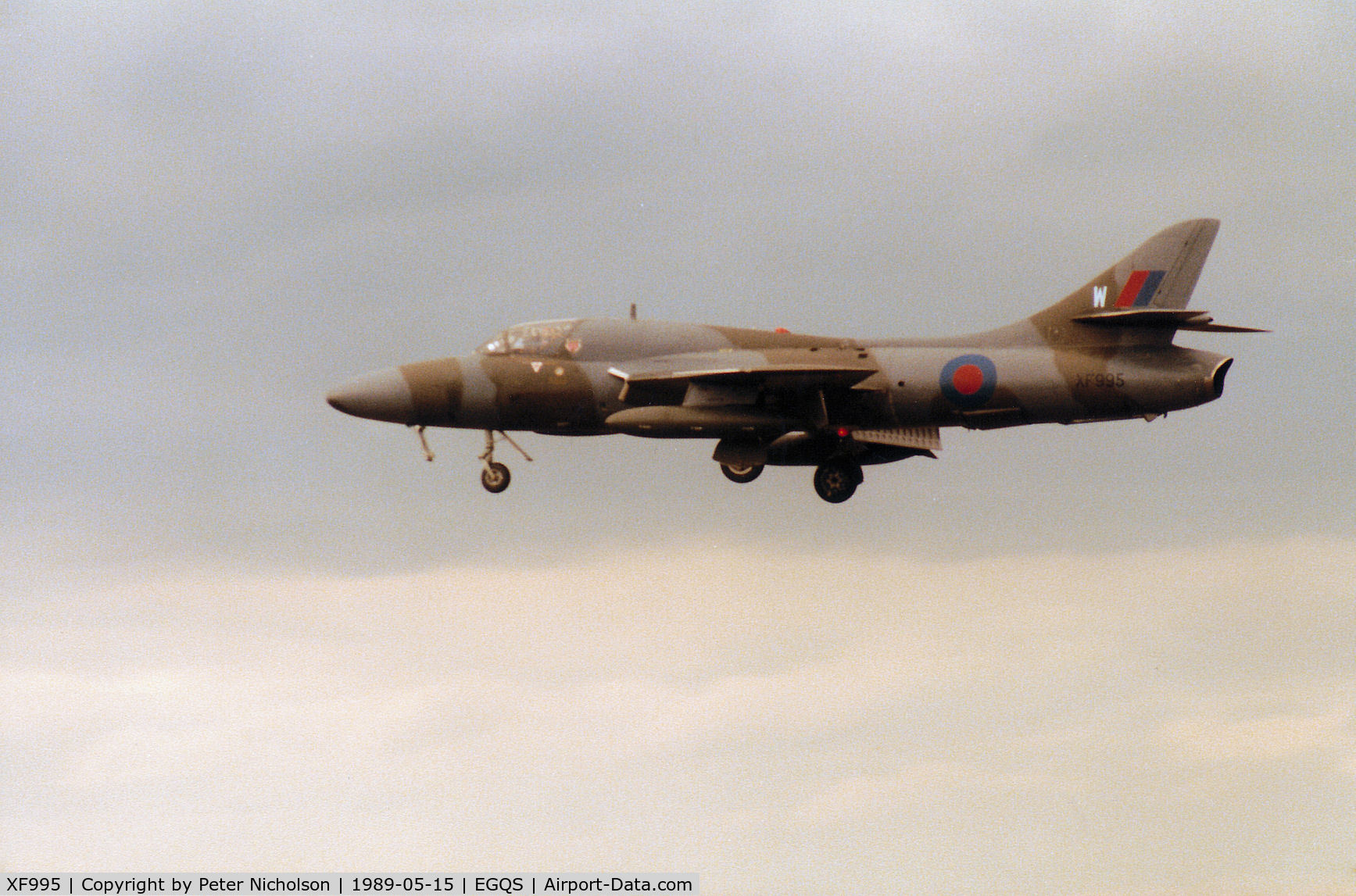 XF995, 1956 Hawker Hunter T.8B C/N HABL-003150, Hunter T.8B of 237 Operational Conversion Unit on final approach to Runway 23 at RAF Lossiemouth in May 1989.
