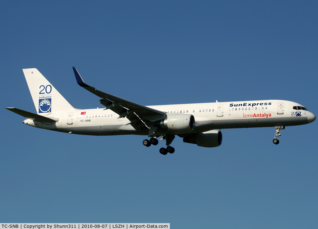 TC-SNB, 1994 Boeing 757-2Q8 C/N 26271, Landing rwy 14