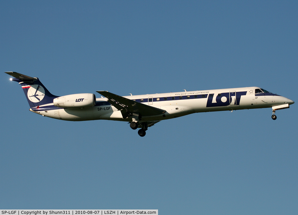 SP-LGF, 2000 Embraer EMB-145EP (ERJ-145EP) C/N 145308, Landing rwy 14