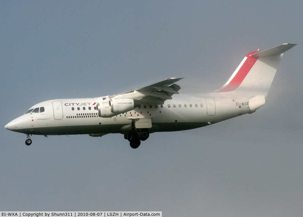 EI-WXA, 1997 British Aerospace Avro 146-RJ85A C/N E2310, Landing rwy 14