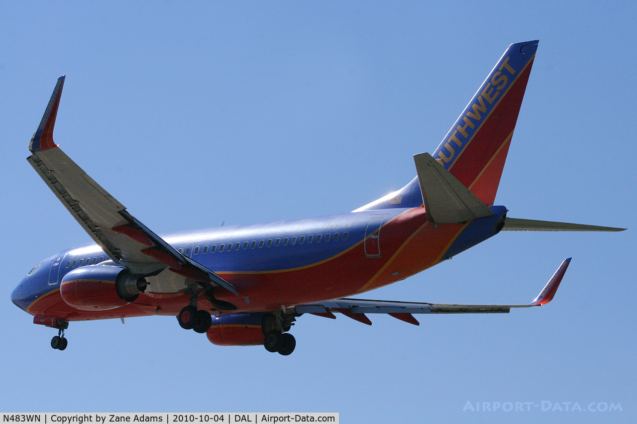 N483WN, 2004 Boeing 737-7H4 C/N 32472, Southwest Airlines At Dallas Love Field