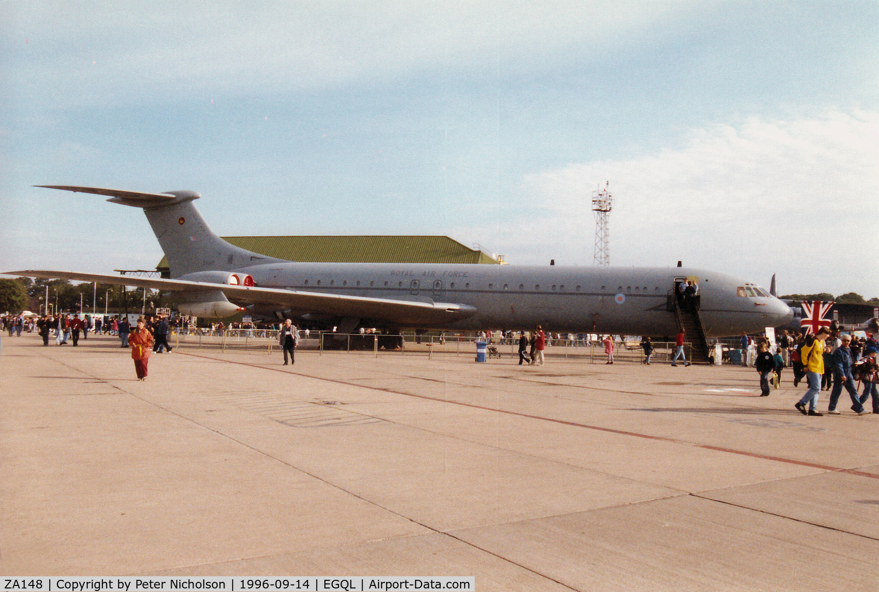 ZA148, 1967 Vickers VC10 K.3 C/N 883, VC-10 K.3, callsign Ascot 880, of 101 Squadron at RAF Brize Norton on display at the 1996 RAF Leuchars Airshow.