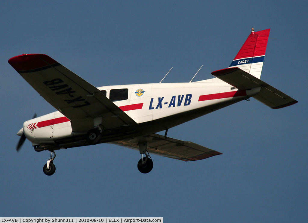 LX-AVB, Piper PA-28-161 Cadet C/N 28-41261, Landing rwy 24