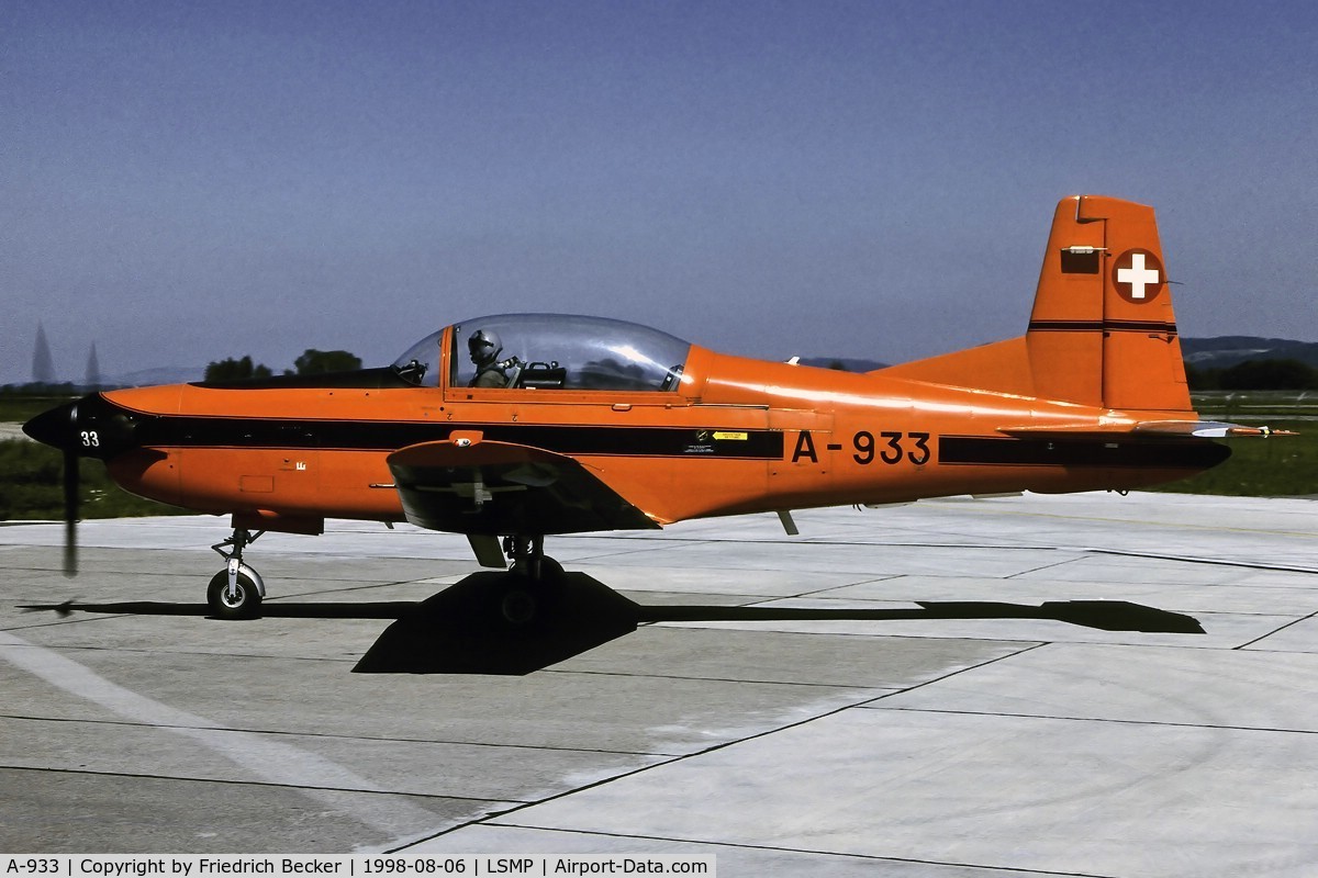 A-933, 1983 Pilatus PC-7 Turbo Trainer C/N 341, taxying to the flightline