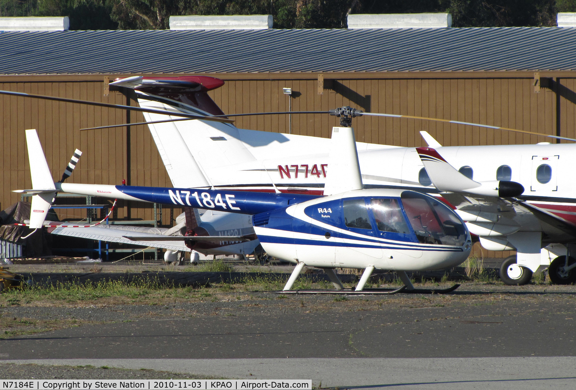 N7184E, 2000 Robinson R44 Astro C/N 0744, Locally-based 2000 Robbie R44 @ KPAO/Palo Alto, CA