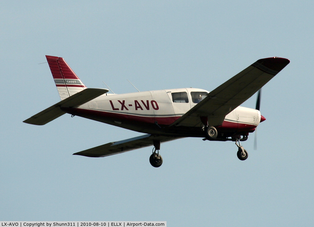 LX-AVO, Piper PA-28-161 Cadet C/N 2841346, Passing above rwy 24