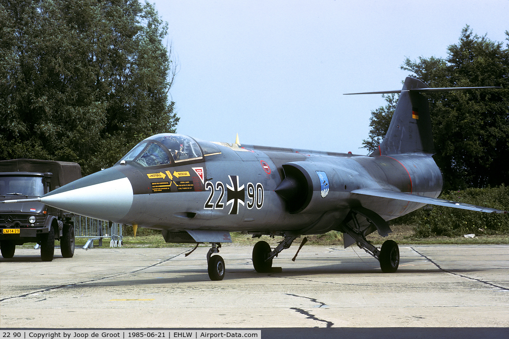 22 90, Lockheed F-104G Starfighter C/N 683-7173, One of the Starfighters on the static op the 1985 open house.
