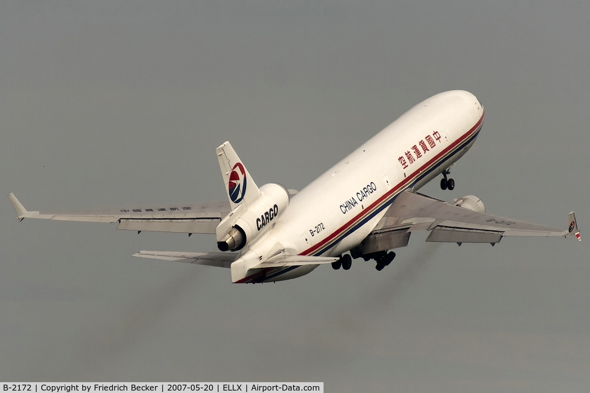 B-2172, 1992 McDonnell Douglas MD-11 C/N 48496, departing via RW06