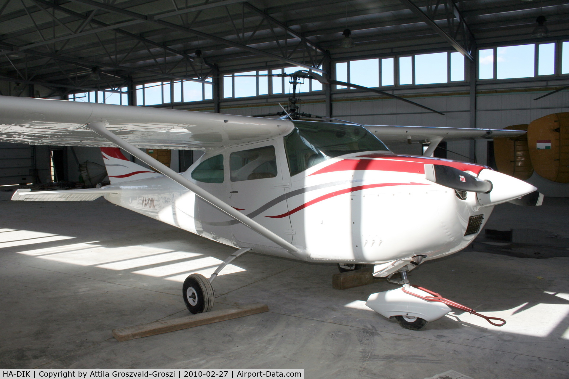 HA-DIK, Cessna 182K Skylane C/N 18258466, Kadarkut Airfield
