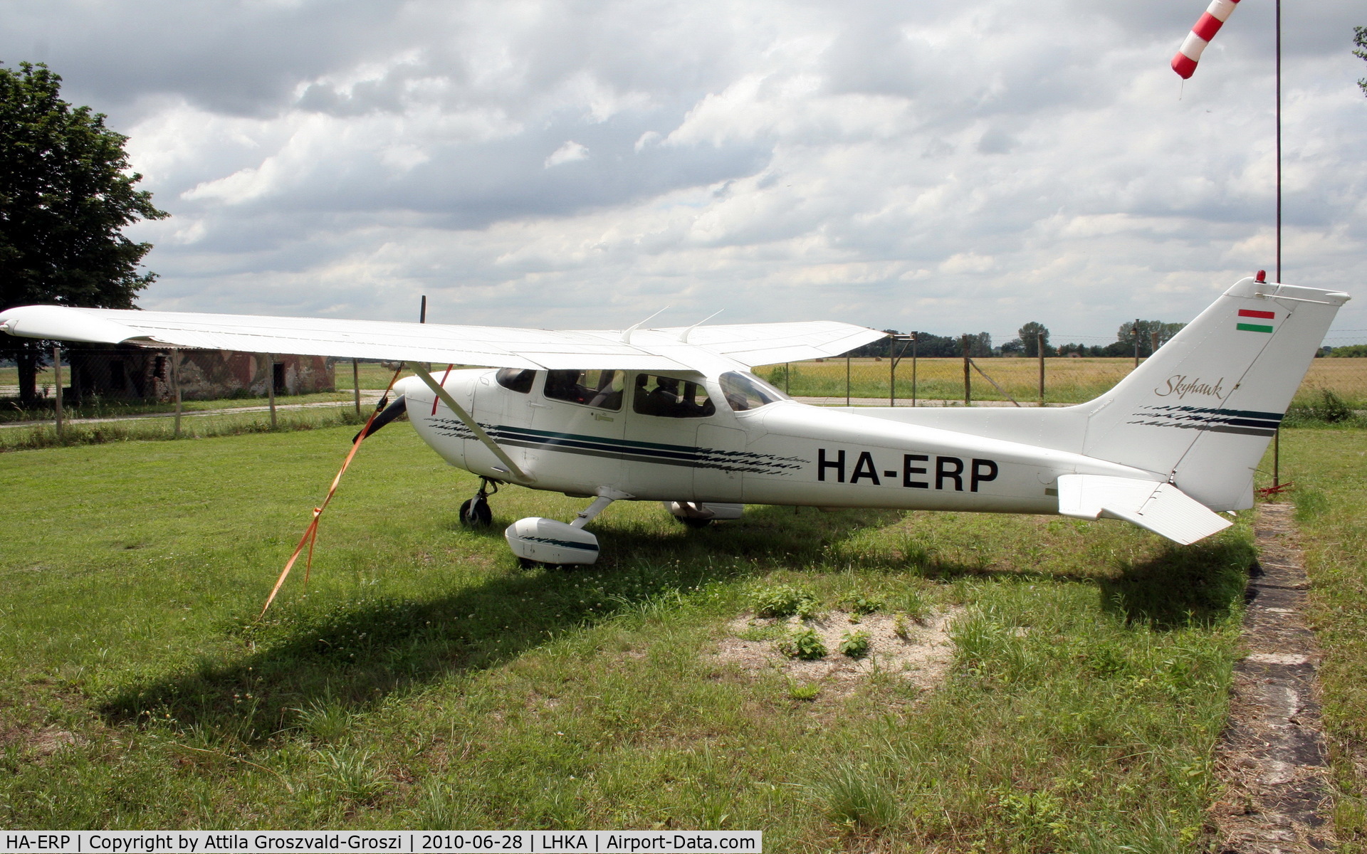 HA-ERP, 1997 Cessna 172R C/N 17280068, Kalocsa Airport - Hungary