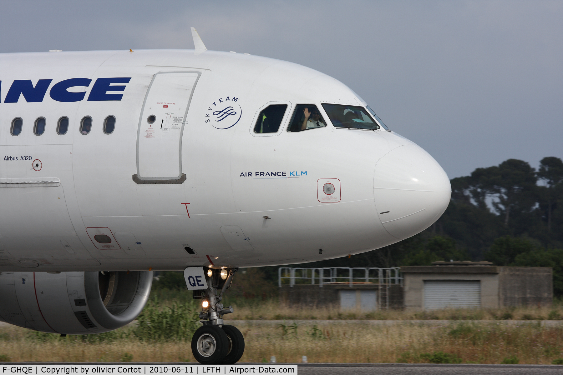 F-GHQE, 1990 Airbus A320-211 C/N 0115, Hello ! (Hyeres airport)
