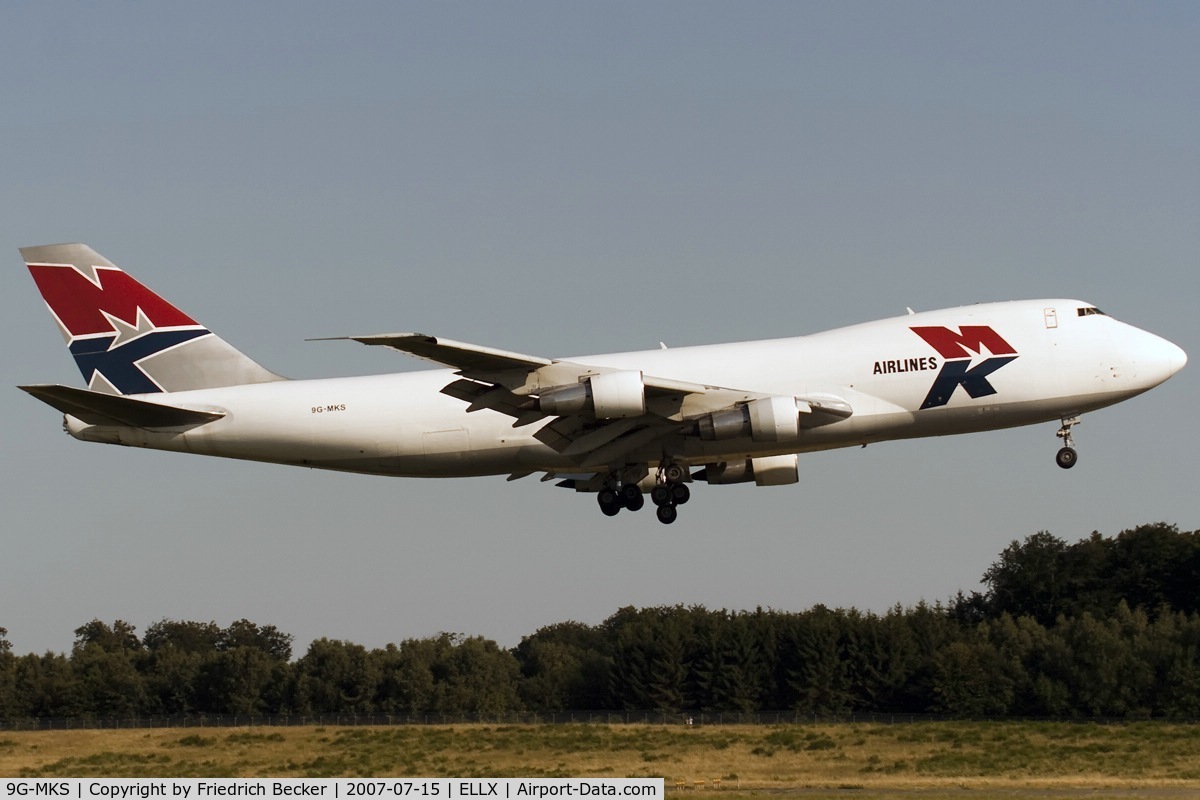9G-MKS, 1981 Boeing 747-200F C/N 22486, short final RW24