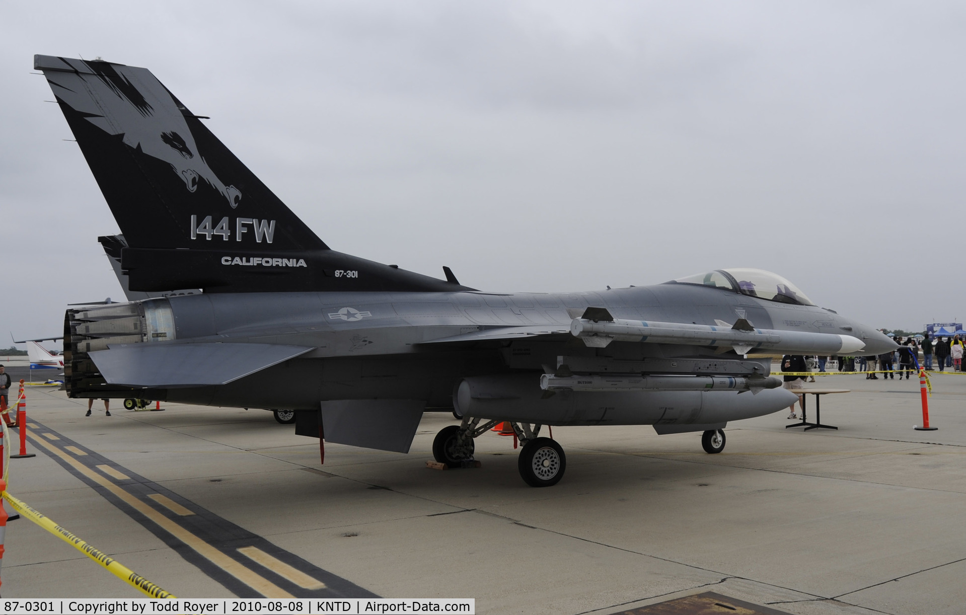 87-0301, General Dynamics F-16C Fighting Falcon C/N 5C-562, Point Mugu Airshow 2010