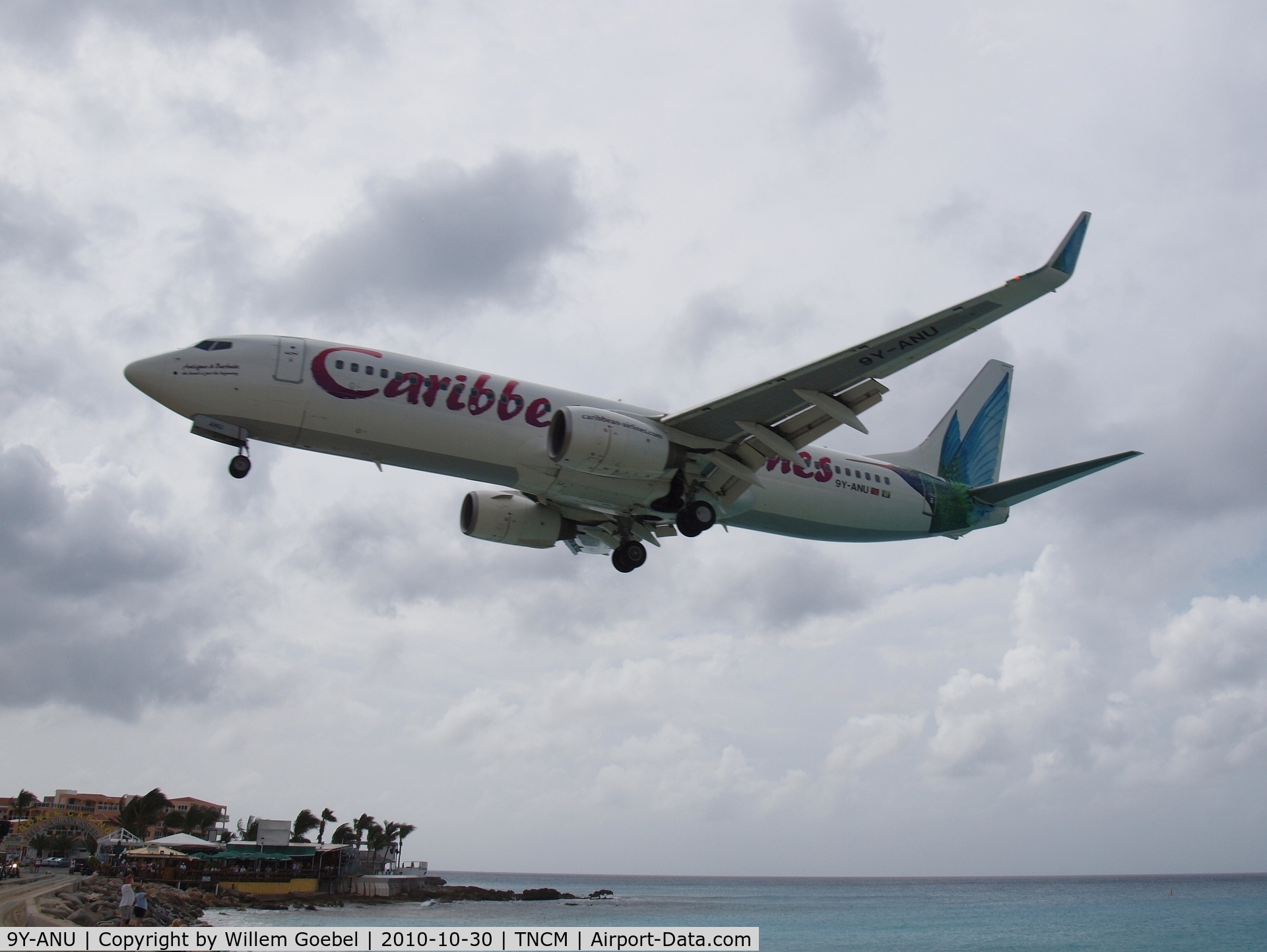 9Y-ANU, 2000 Boeing 737-8Q8 C/N 28235, Landing on Prinses Juliana Airport St Maarten
