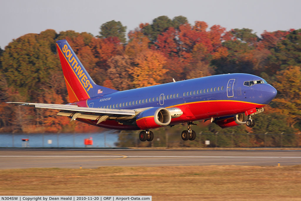 N304SW, 1985 Boeing 737-3H4 C/N 22944, Southwest Airlines N304SW (FLT SWA1484) from Tampa Int'l (KTPA) landing RWY 23.