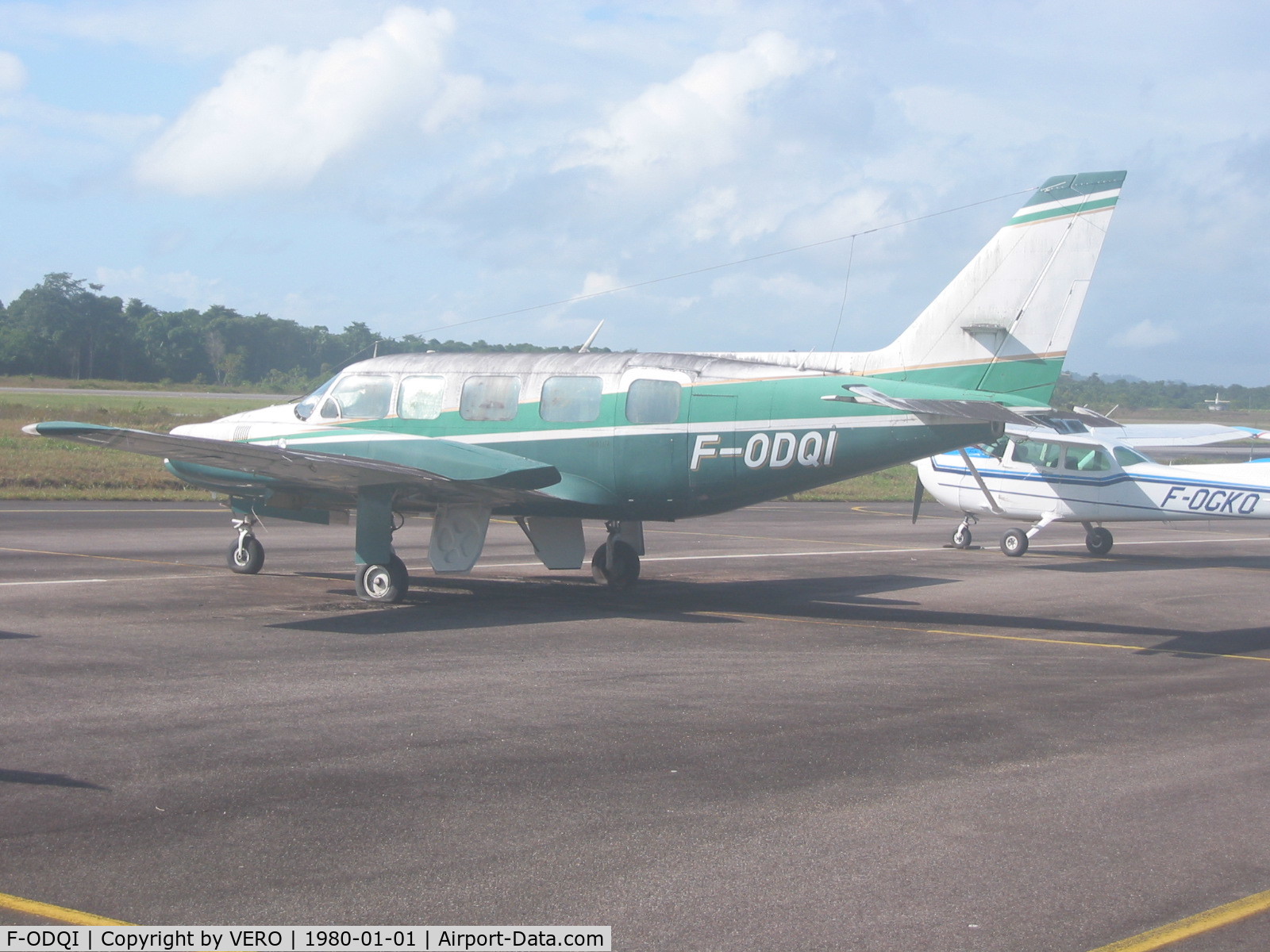 F-ODQI, Piper PA-31-350 Chieftain C/N 31-7305065, WAITING FOR PARADISE !