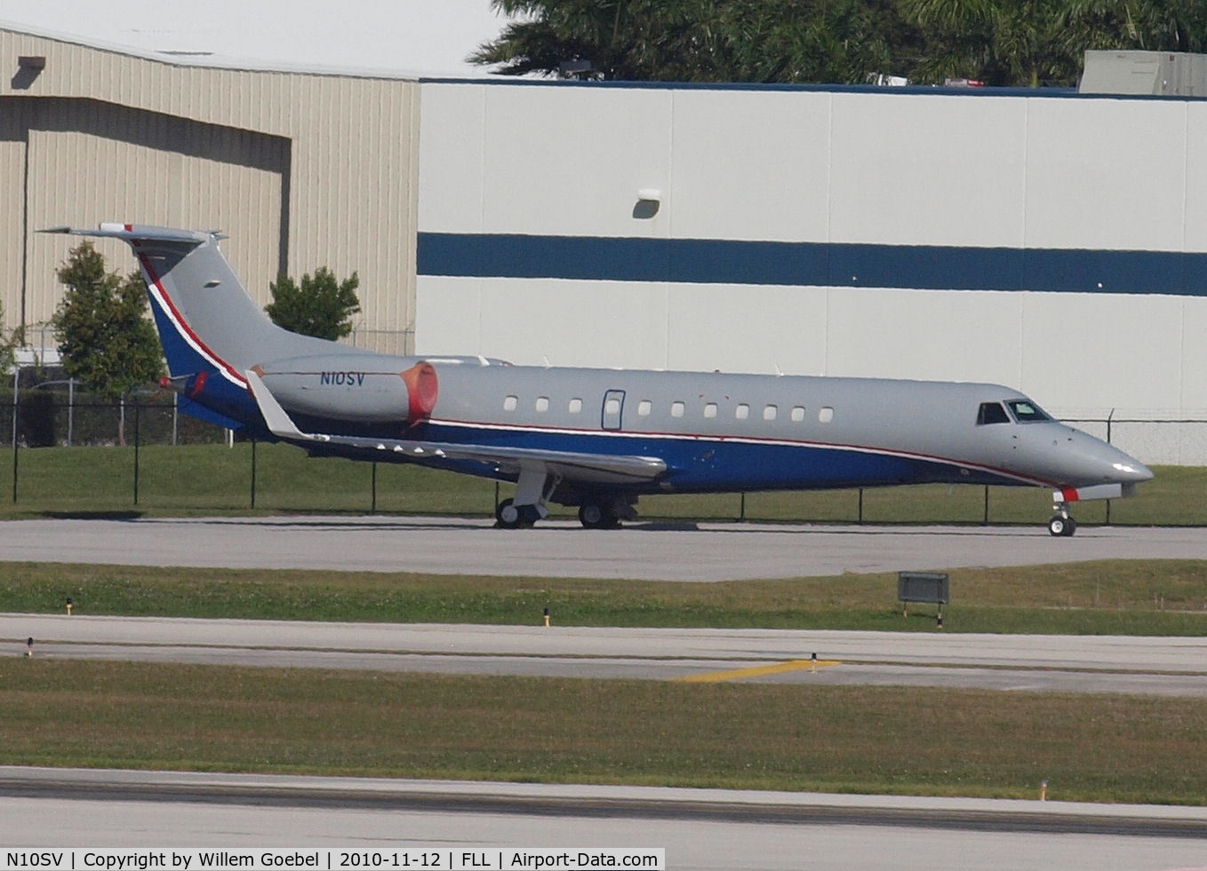 N10SV, 2006 Embraer EMB-135BJ Legacy C/N 14500974, Parking on Frt. Lauderdale Airport(FLL)