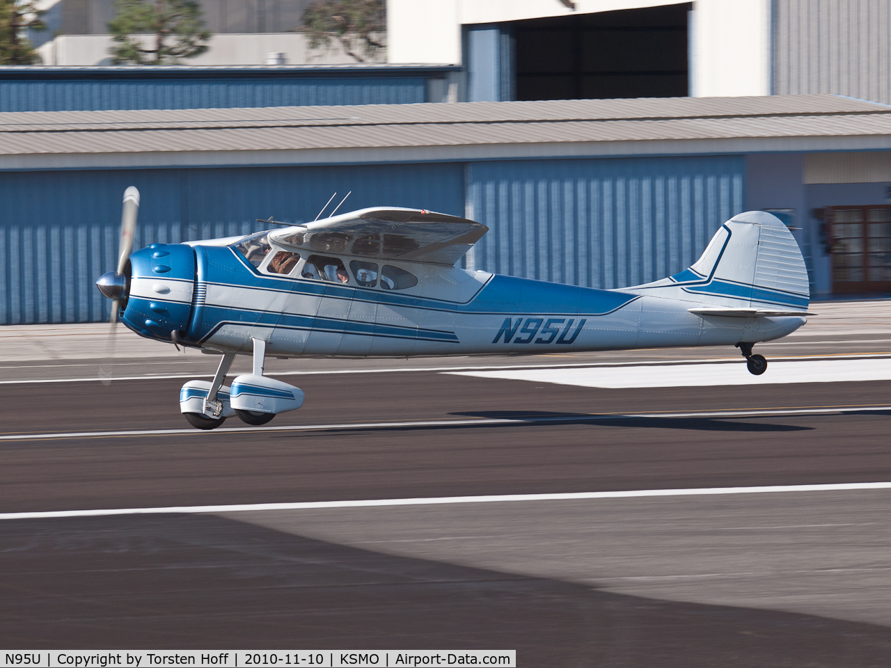 N95U, 1951 Cessna 195A C/N 7714, N95U departing from RWY 21