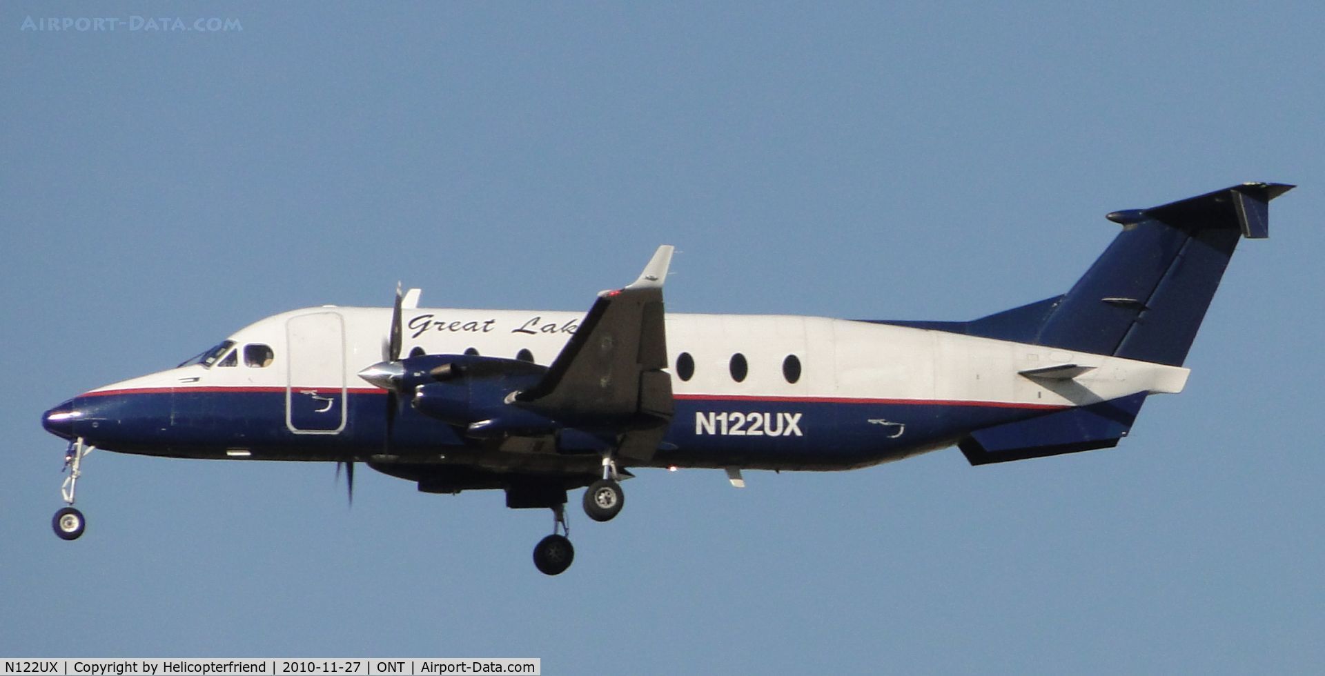 N122UX, 1994 Beech 1900D C/N UE-122, On final to runway 26R